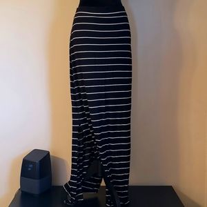 Old Navy Women's Black/White Maxi Skirt with Slits